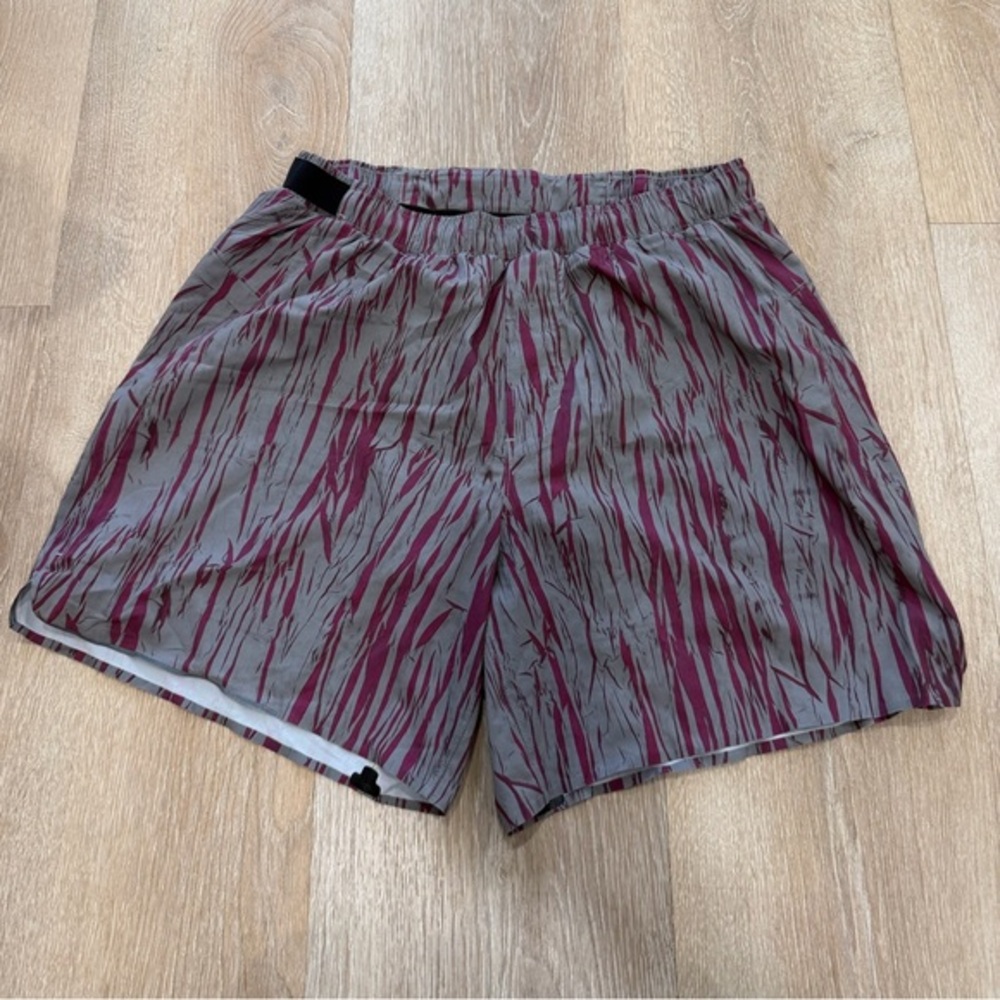 lululemon The Lab surge lined shorts men’s large purple and gray